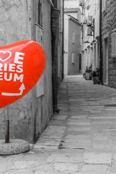 Po Gradu Vlevi 8949 Large